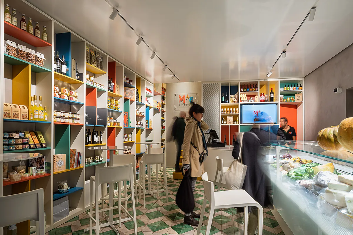 Consulta gli orari di apertura e prenota il tuo tavolo da MadoniEAT a Palermo: contattaci o compila il modulo.